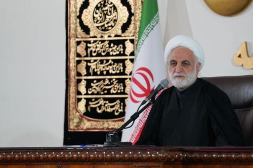 حضور رییس قوه قضائیه در یکی از مساجد تهران و گفت و گو با مردم